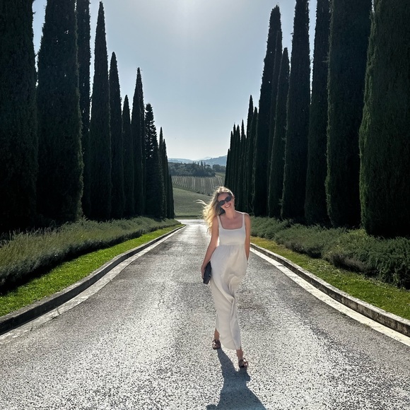 Meet your Posher, Lisa - Picture 1 of 1